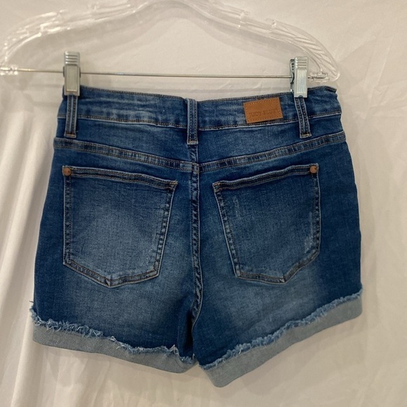 Judy Blue Women’s Denim Jean Cuffed Raw Hem Short Medium Wash 28 - Picture 3 of 5